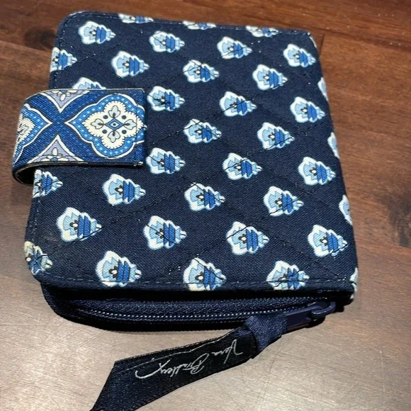 💙🩵Vera Bradley Mini Wallet - Picture 2 of 6